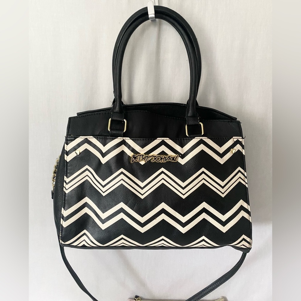 2pc Betsey Johnson shoulder bag & XL wristlet VGUC
